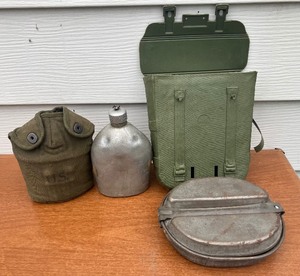 lot 259 image: Vintage Canteens and Mess Kit