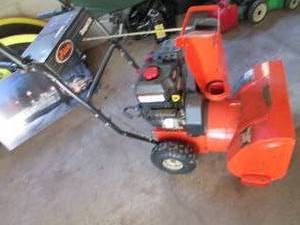lot 1 image: Ariens Compact 20 Gas powered 205cc Snowblower