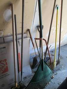 lot 31 image: Long handled lawn and garden tools...