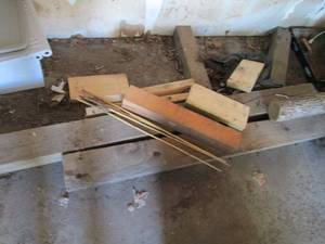 lot 34 image: Pile of misc lumber including some 4x4s and 6x6 chunks
