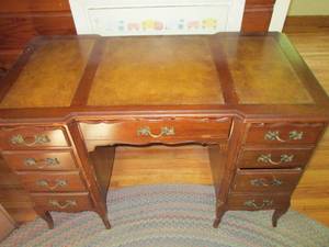 lot 38 image: Antique 8-drawer wood desk with antique brass pulls