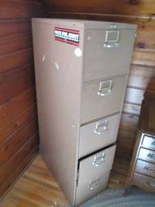 lot 39 image: Solidly constructed Standard size 5-drawer metal file cabinet
