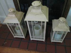 lot 42 image: Set of 3-battery operated Retro style Lanterns with timers