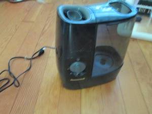 lot 56 image: Honeywell room Humidifier...
