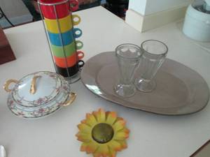 lot 75 image: Multi-color mugs with freestanding holder, large serving platter, malt glasses and covered Warwick fine China Dish
