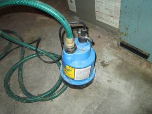 lot 82 image: Classic submersible pump...