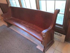 lot 6 image: Vintage Wood Church Pew, perfect entry bench for larger areas 6ft -