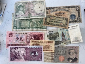 lot 28 image: Foreign Currency
