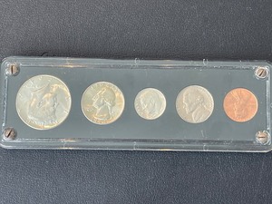 lot 44 image: 1964 U.S. Mint Coin Set
