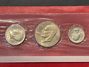 lot 143 image: 1976 Bicentennial Silver Uncirculated Set