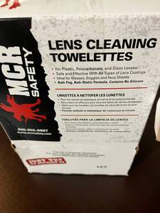 lot 127 image: Lens Cleaning Towelettes