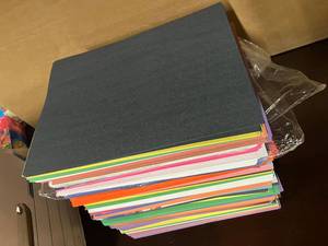 lot 119 image: Assorted Color Construction Paper
