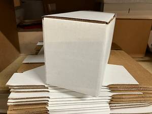 lot 47 image: Folding Mailer Boxes