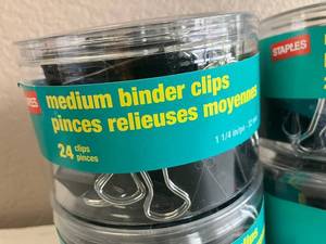 lot 11 image: Bulk Medium Binder Clips