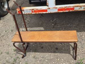 lot 21 image: Weight Bench - No bars or weights