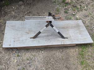 lot 24 image: Clay Pigeon Thrower