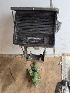 lot 32 image: Old Tractor Audiovox Radio