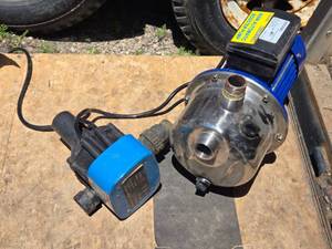 lot 48 image: Water Pump and Pump Control - Untested