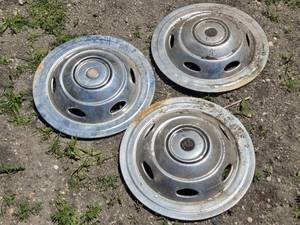 lot 77 image: Hub Caps
