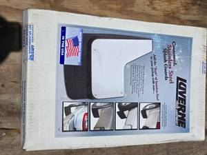 lot 83 image: Pair of New in Box Splashguards 500932