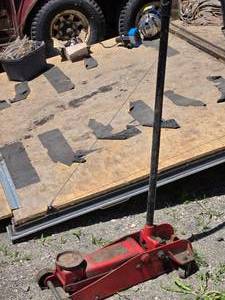 lot 86 image: Hydraulic Jack - Needs Work