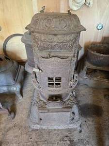 lot 97 image: Vintage Cast Iron Stove No. 217 - Barrell is rusted