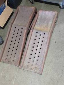 lot 102 image: Car Ramps