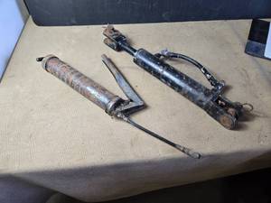 lot 111 image: Grease Gun, Hydraulic Cylinder