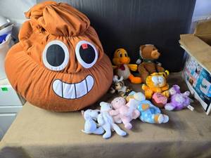 lot 118 image: Large Lot of Plushies