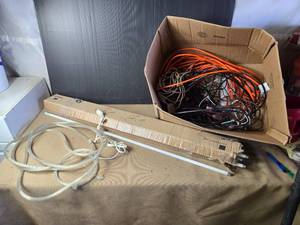 lot 144 image: Electric Cords, T5 Light Bulbs