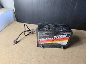 lot 149 image: Dura-Shock Titan Electric Fence Controller - Works