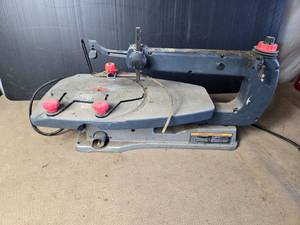 lot 155 image: 16 Sears Scroll Saw - Powers On