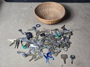 lot 176 image: Large Lot of Mostly Automobile Keys