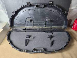 lot 181 image: Hard Side Bow Case