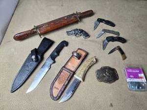 lot 190 image: Knives and Belt Buckle