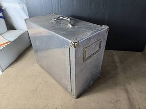 lot 214 image: Aluminum Safety Deposit Carrying Case