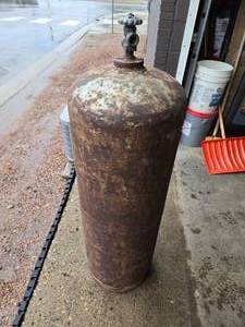 lot 245 image: 100# Propane Tank - Holds Pressure
