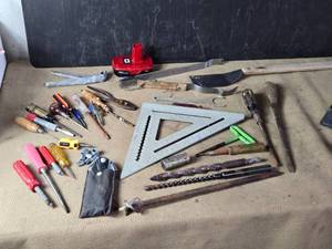 lot 257 image: Large Lot of Tools Screwdrivers, Square and Others