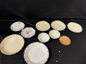 lot 128 image: Vintage Plates including Homer Laughlin, Bowls and Candle Holder