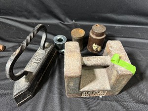 lot 110 image: Vintage Metal Weights (5)