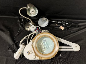 lot 124 image: Magnifying Glass with Light, Clip Light and Desk Lamp
