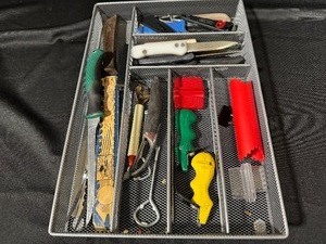 lot 72 image: Vintage Knives & Bottle Openers