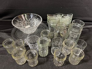 lot 81 image: Glass & Crystal Serving Dishes and Glasses
