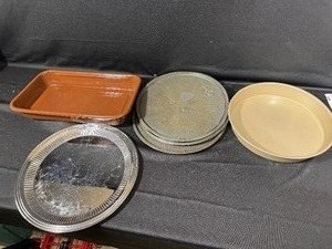 lot 89 image: Pizza Trays, Serving trays, & Casserole dishes