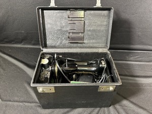 lot 103 image: Vintage Singer Portable Electric Sewing Machine 221-1. In Great Condition