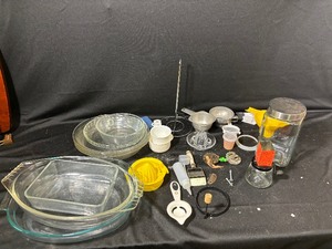lot 160 image: Miscellaneous Kitchenware