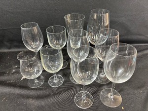 lot 136 image: Ten Wine Glasses (various sizes)