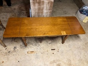 lot 168 image: Vintage Maple Coffee Table (Expandable)
