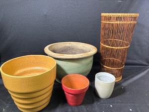 lot 157 image: Planters and Flowerpots