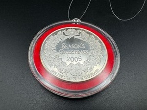 lot 3 image: 2005 1 ounce .999 Silver Christmas Round